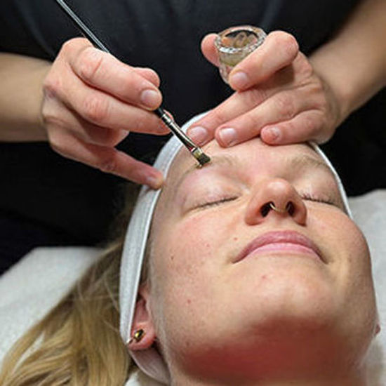 Bild von Augenbrauen färben